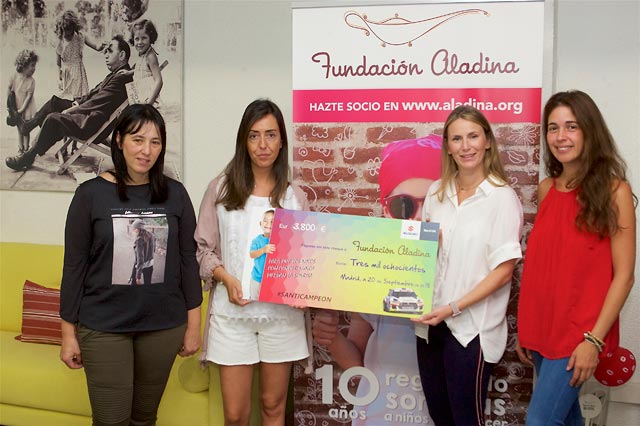 Suzuki Ibérica entrega el dinero recaudado en el Mercado Solidario a la Fundación Aladina