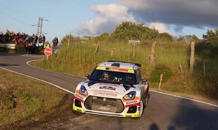 Joan Vinyes y Jordi Mercader en el podium del 52 Rallye de Ourense