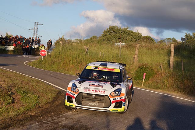 Joan Vinyes y Jordi Mercader en el podium del 52 Rallye de Ourense